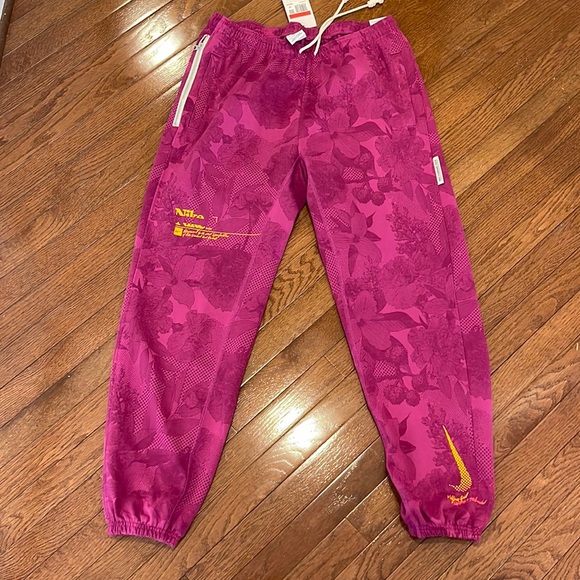 Nike Other - NWT Nike standard Issue Basketball sweatpants